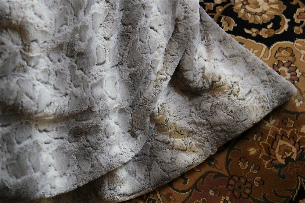 Tache Silver Snow Giraffe Faux Fur Throw Blanket, photo 7 of 9