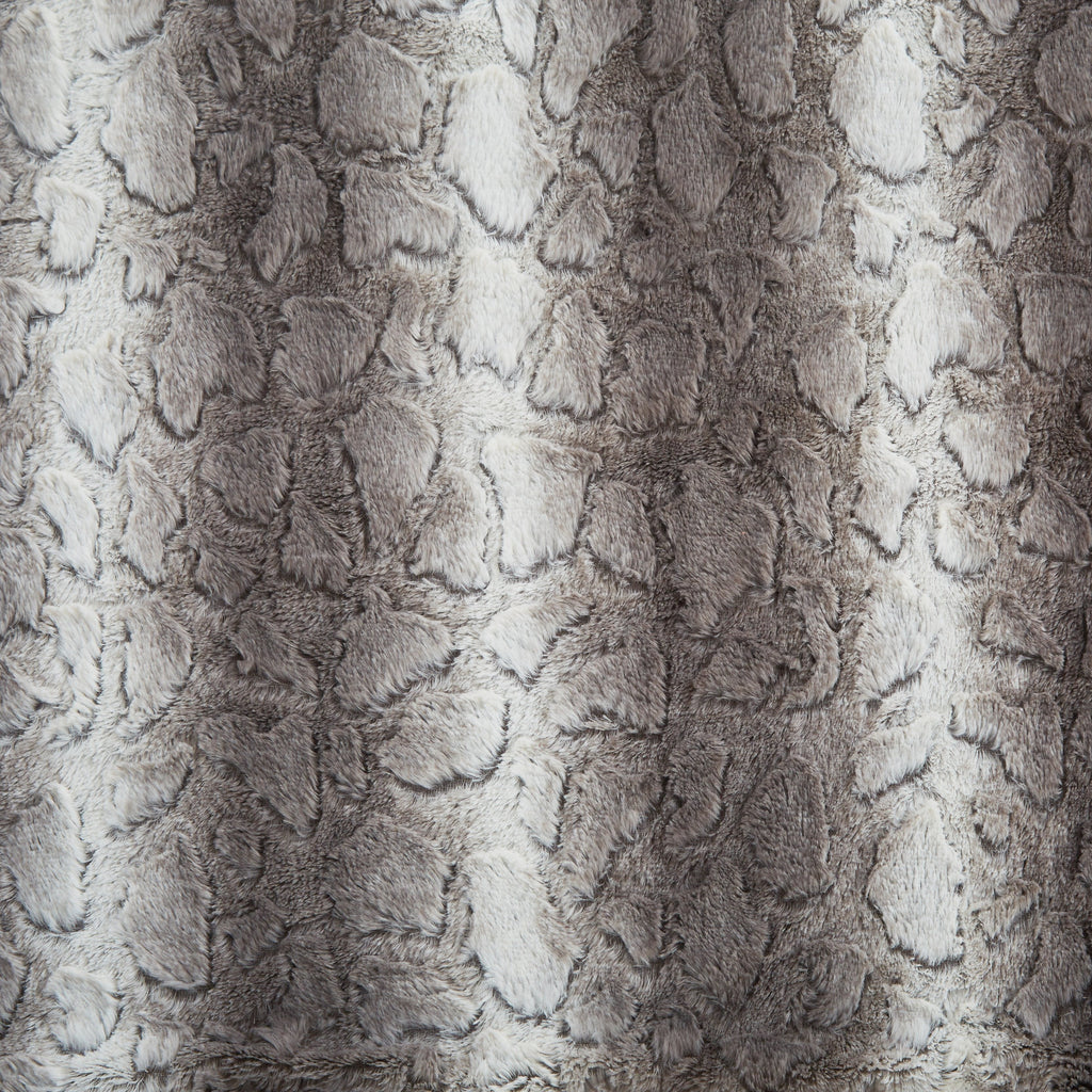 Tache Silver Snow Giraffe Faux Fur Throw Blanket, photo 5 of 9