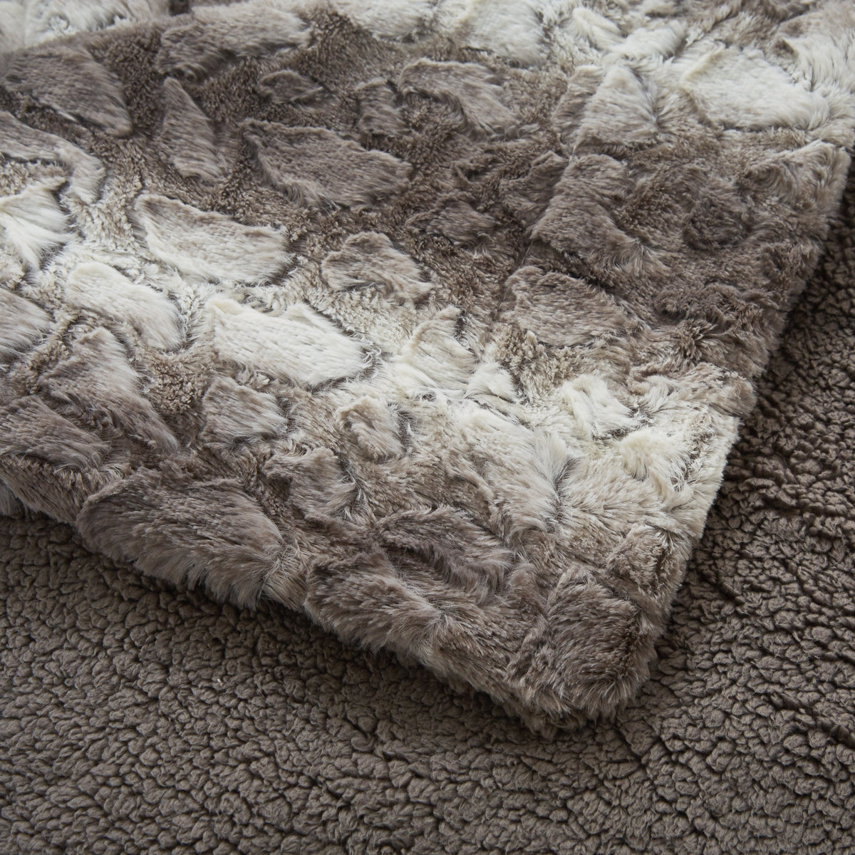 Tache Silver Snow Giraffe Faux Fur Throw Blanket, photo 6 of 9