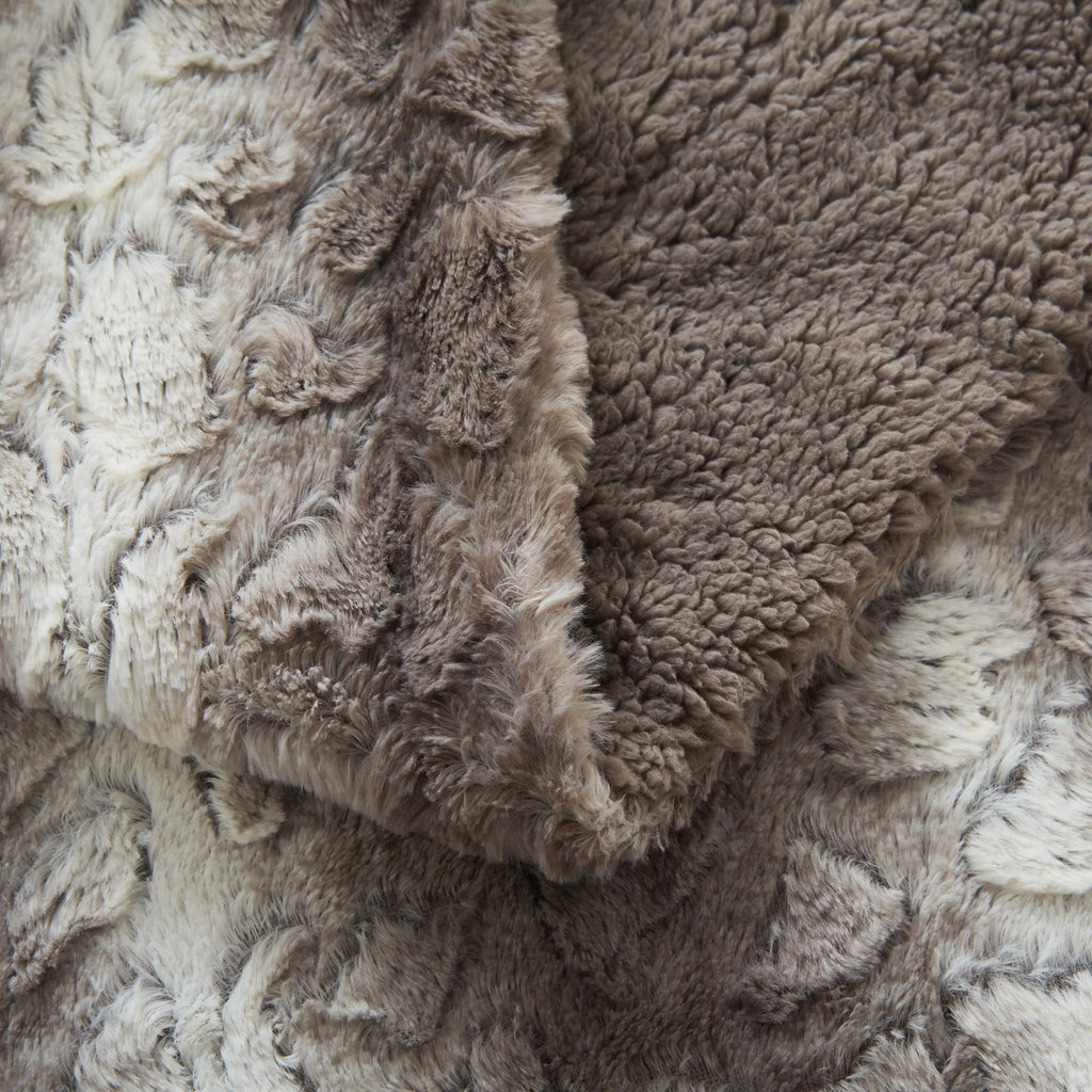 Tache Silver Snow Giraffe Faux Fur Throw Blanket, photo 8 of 9
