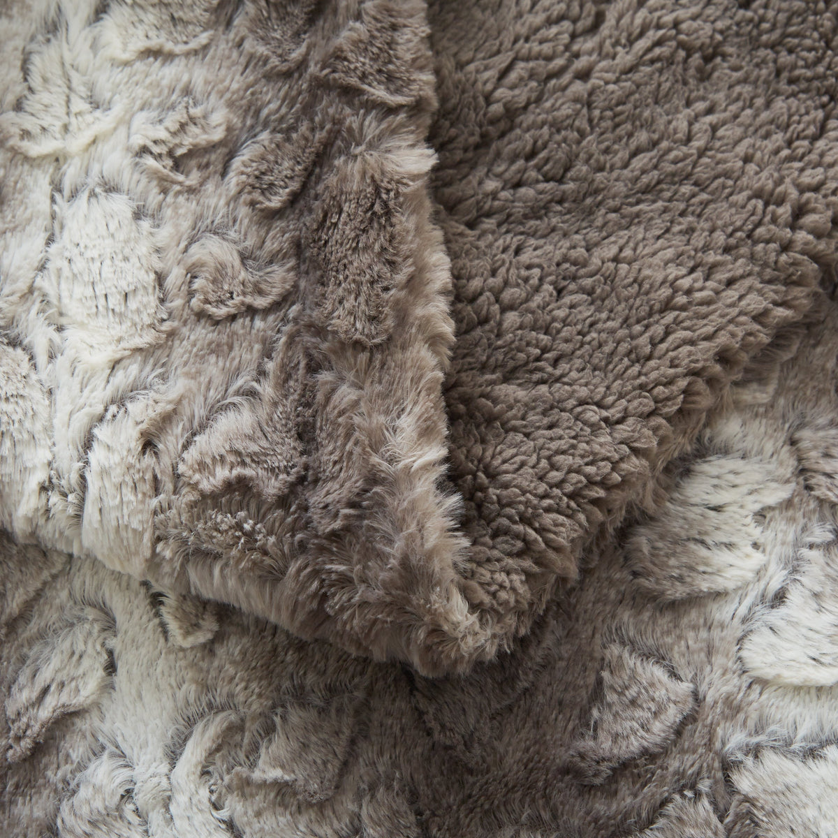 Tache Silver Snow Giraffe Faux Fur Throw Blanket, photo 8 of 9