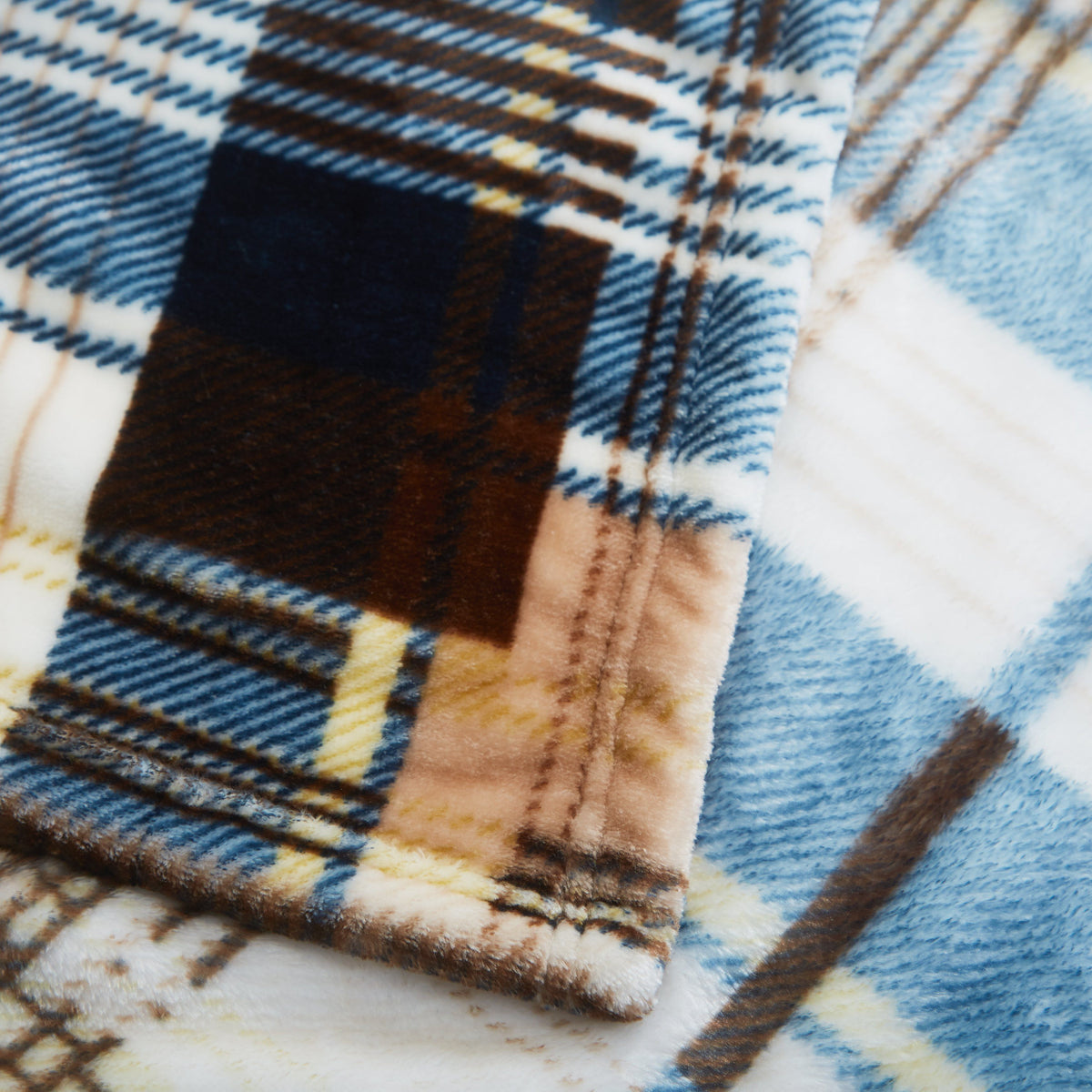 Tache Super Soft Winter Cabin Flannel Throw Blanket, photo 2 of 7