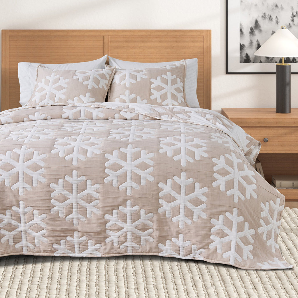 Matelassé Snowflake Quilt Set - Nino Collection, photo 19 of 24