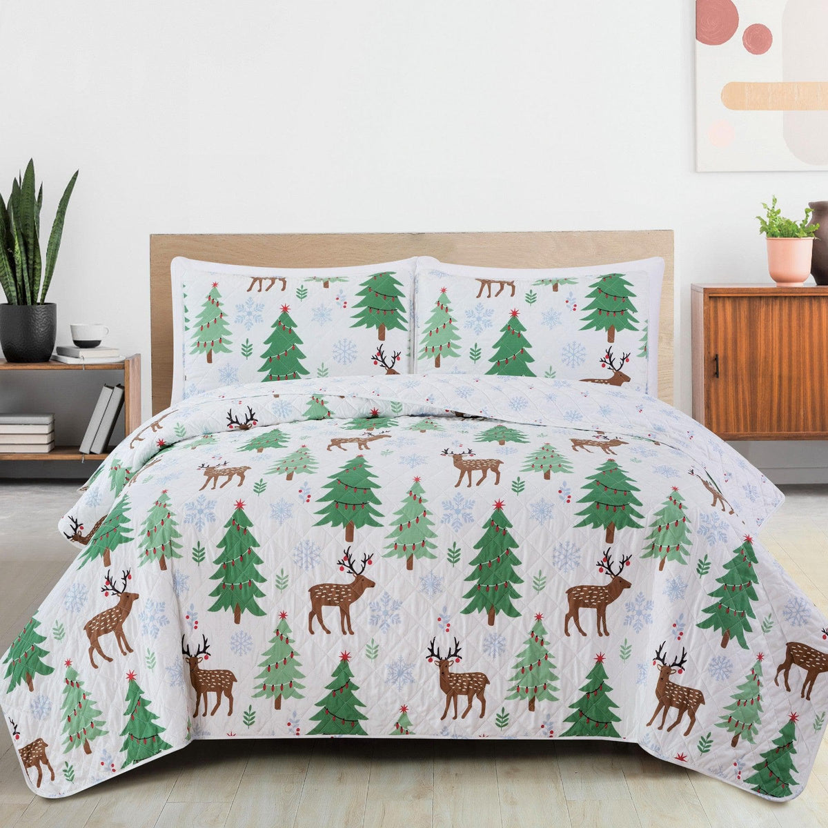 Holiday Quilt - Holly Collection, photo 4 of 12