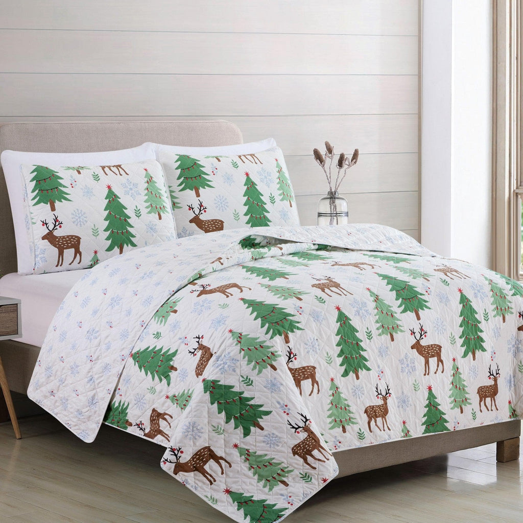 Holiday Quilt - Holly Collection, photo 5 of 12