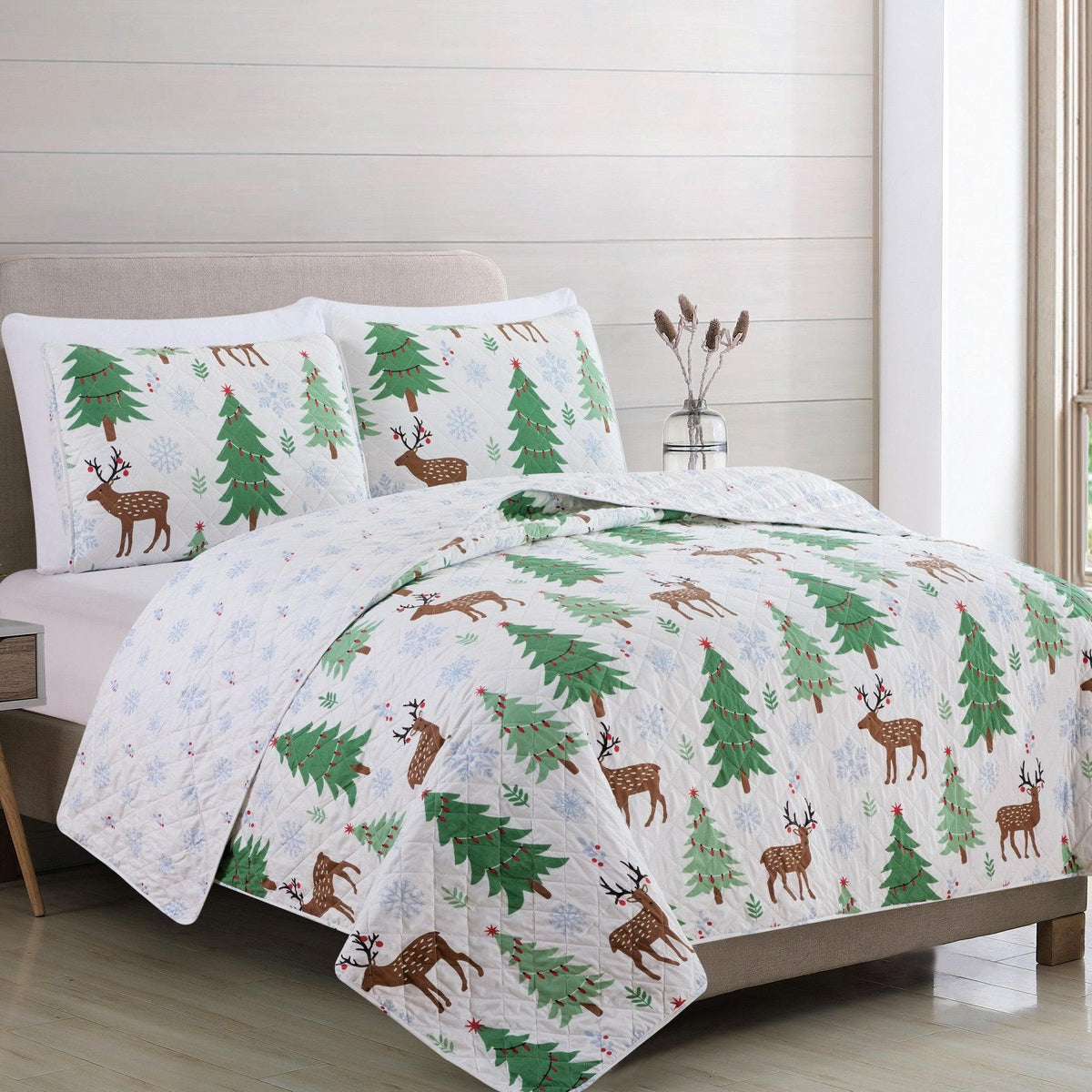 Holiday Quilt - Holly Collection, photo 5 of 12