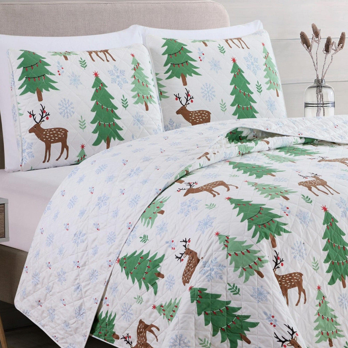 Holiday Quilt - Holly Collection, photo 7 of 12