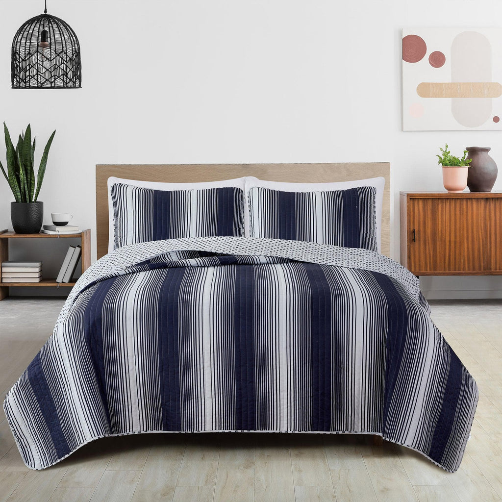 Everette Collection Ombre Striped Quilt Set, photo 4 of 16