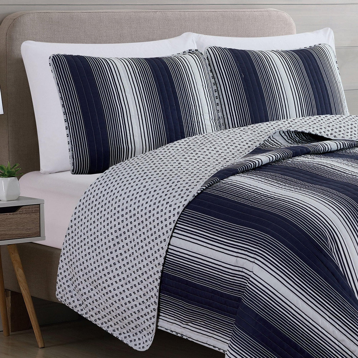 Everette Collection Ombre Striped Quilt Set, photo 3 of 16