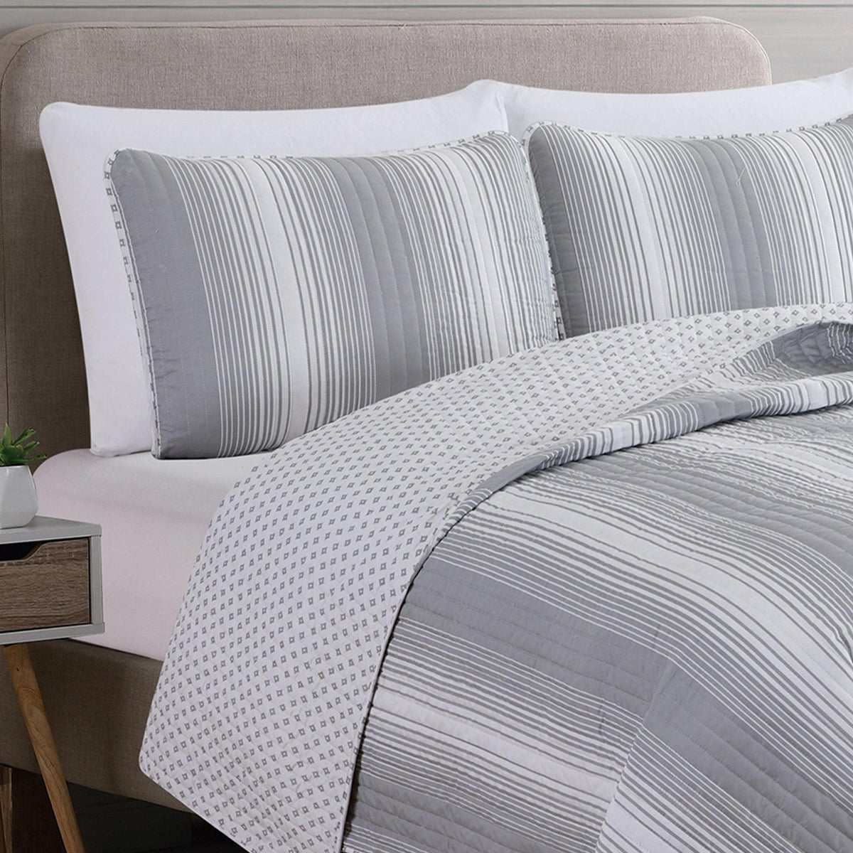 Everette Collection Ombre Striped Quilt Set, photo 14 of 16