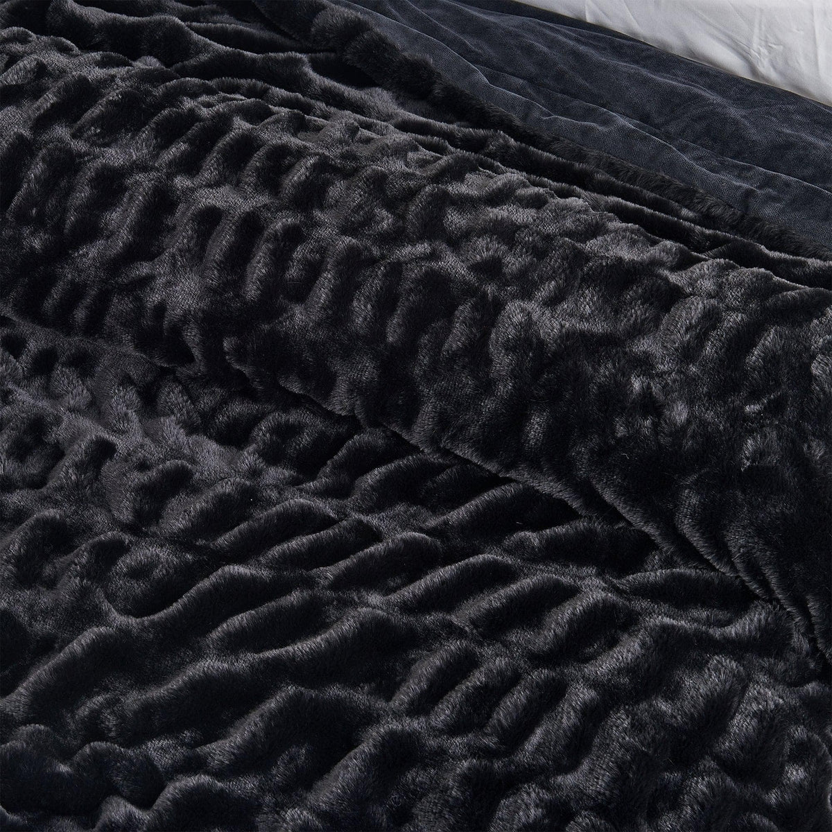 Ruched Faux Fur Throw Blanket - Alondra, photo 7 of 43