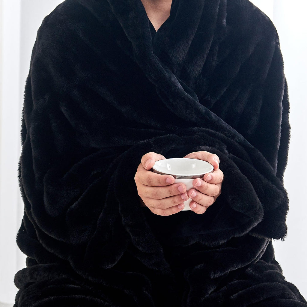 Ruched Faux Fur Throw Blanket - Alondra, photo 9 of 43