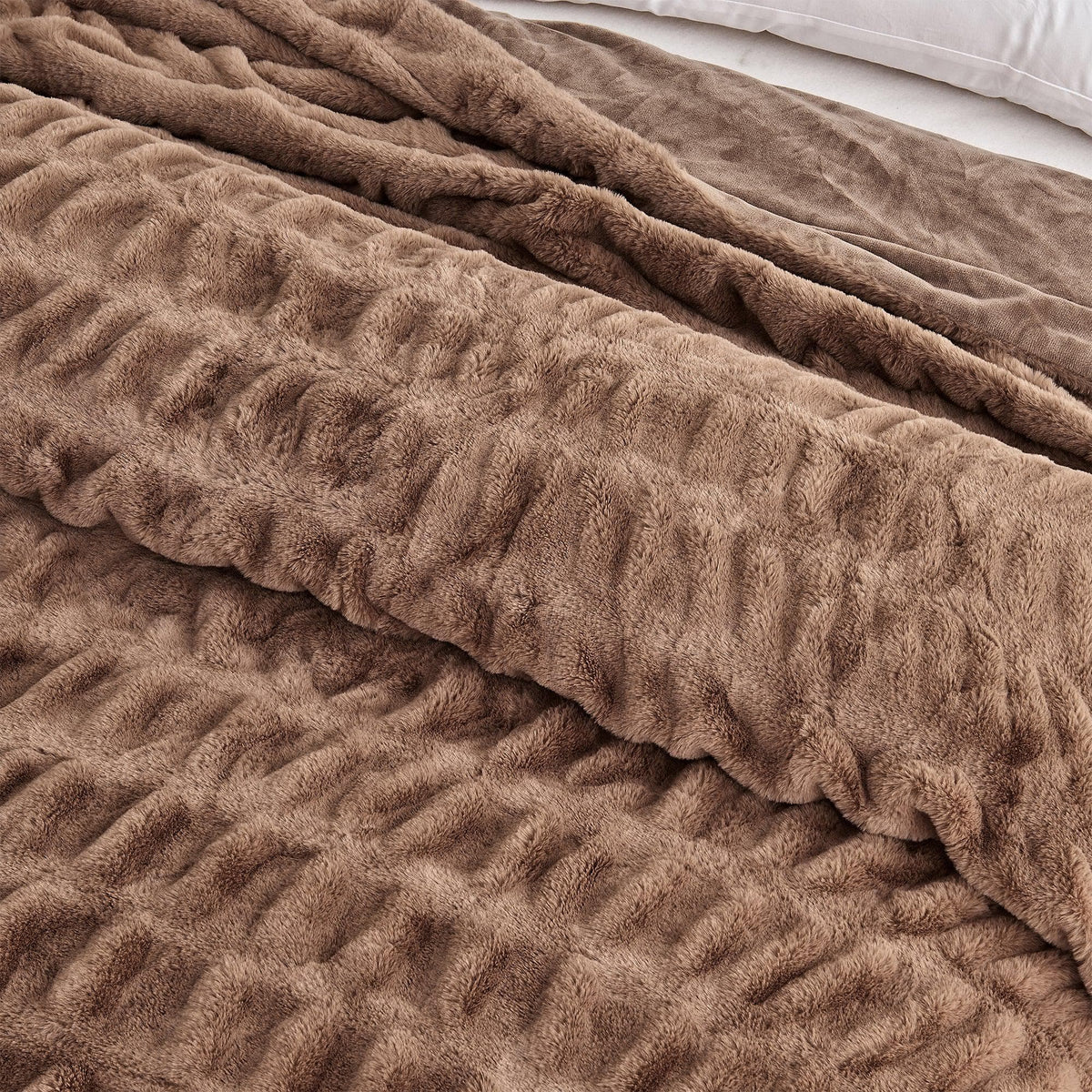 Ruched Faux Fur Throw Blanket - Alondra, photo 12 of 43