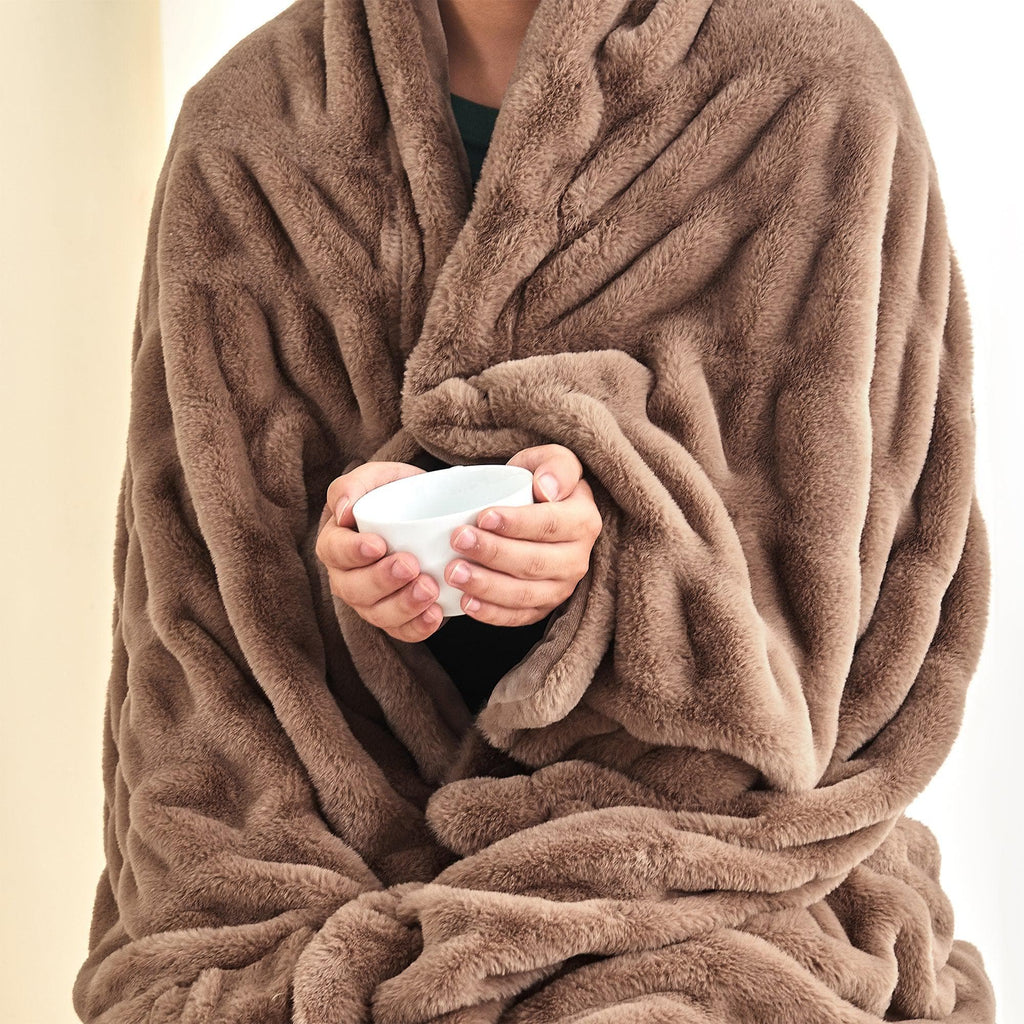 Ruched Faux Fur Throw Blanket - Alondra, photo 14 of 43