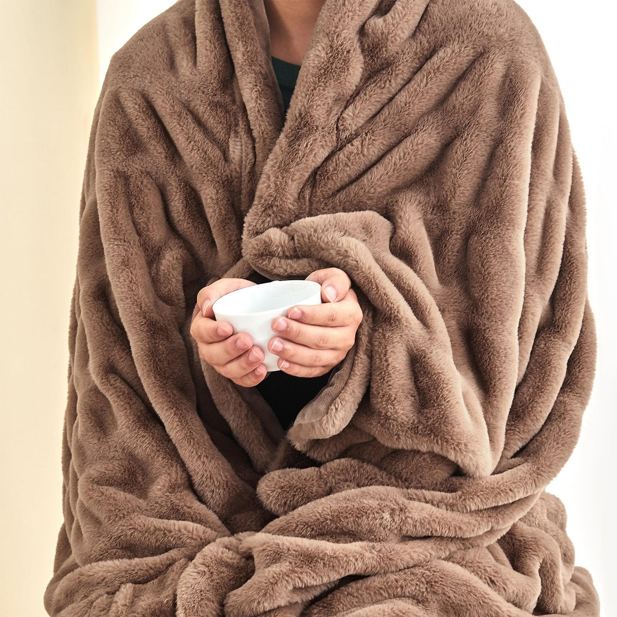 Ruched Faux Fur Throw Blanket - Alondra, photo 14 of 43