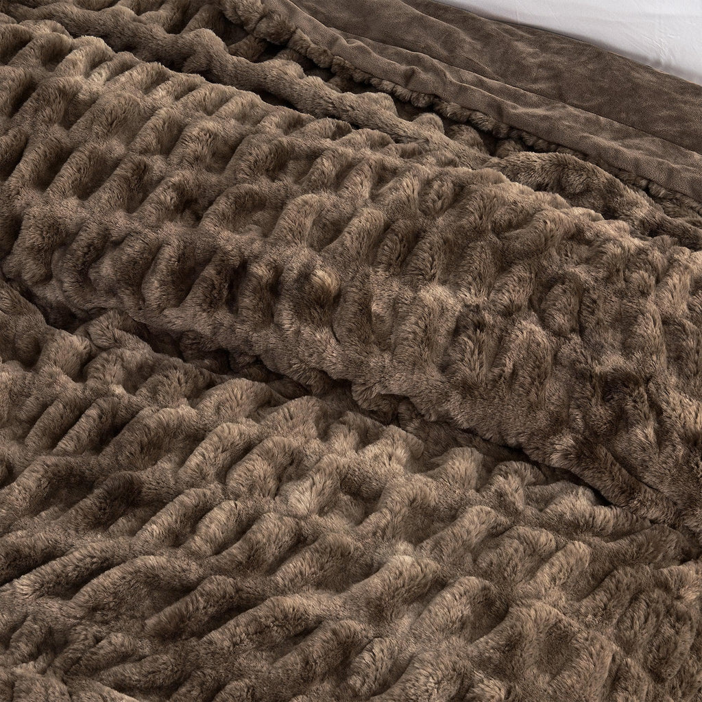 Ruched Faux Fur Throw Blanket - Alondra, photo 17 of 43
