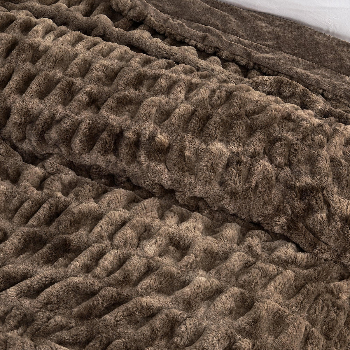 Ruched Faux Fur Throw Blanket - Alondra, photo 17 of 43