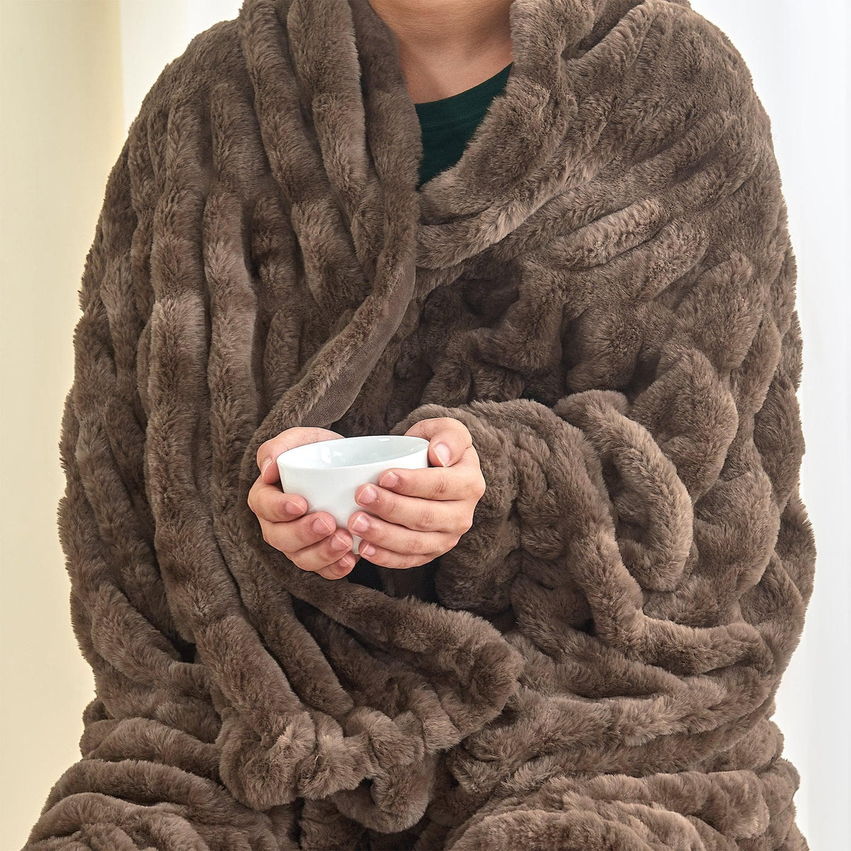 Ruched Faux Fur Throw Blanket - Alondra, photo 19 of 43
