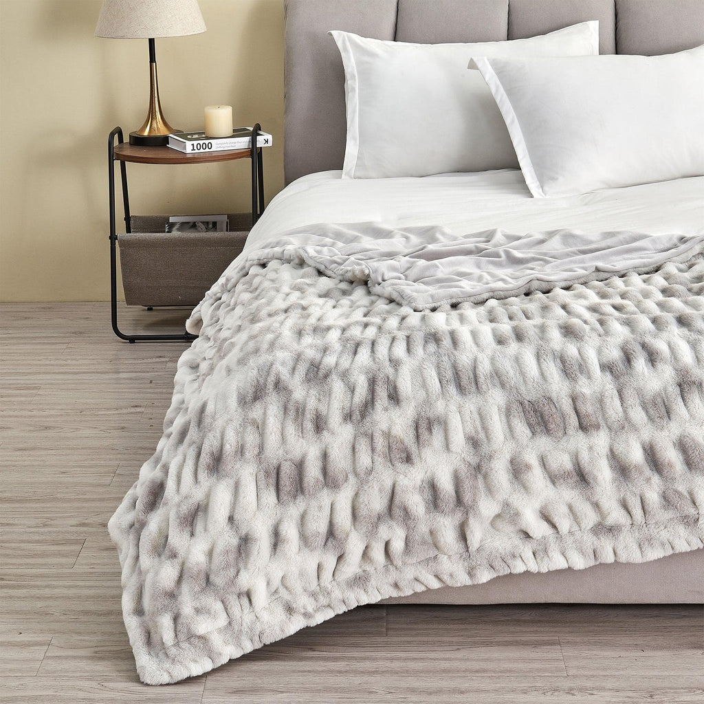 Ruched Faux Fur Throw Blanket - Alondra, photo 21 of 43