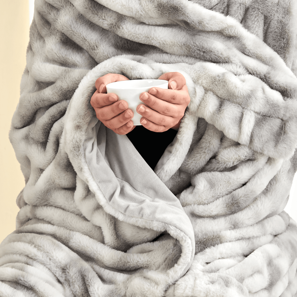 Ruched Faux Fur Throw Blanket - Alondra, photo 24 of 43