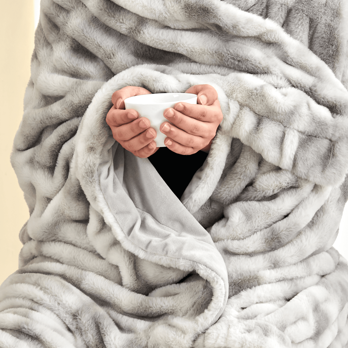 Ruched Faux Fur Throw Blanket - Alondra, photo 24 of 43