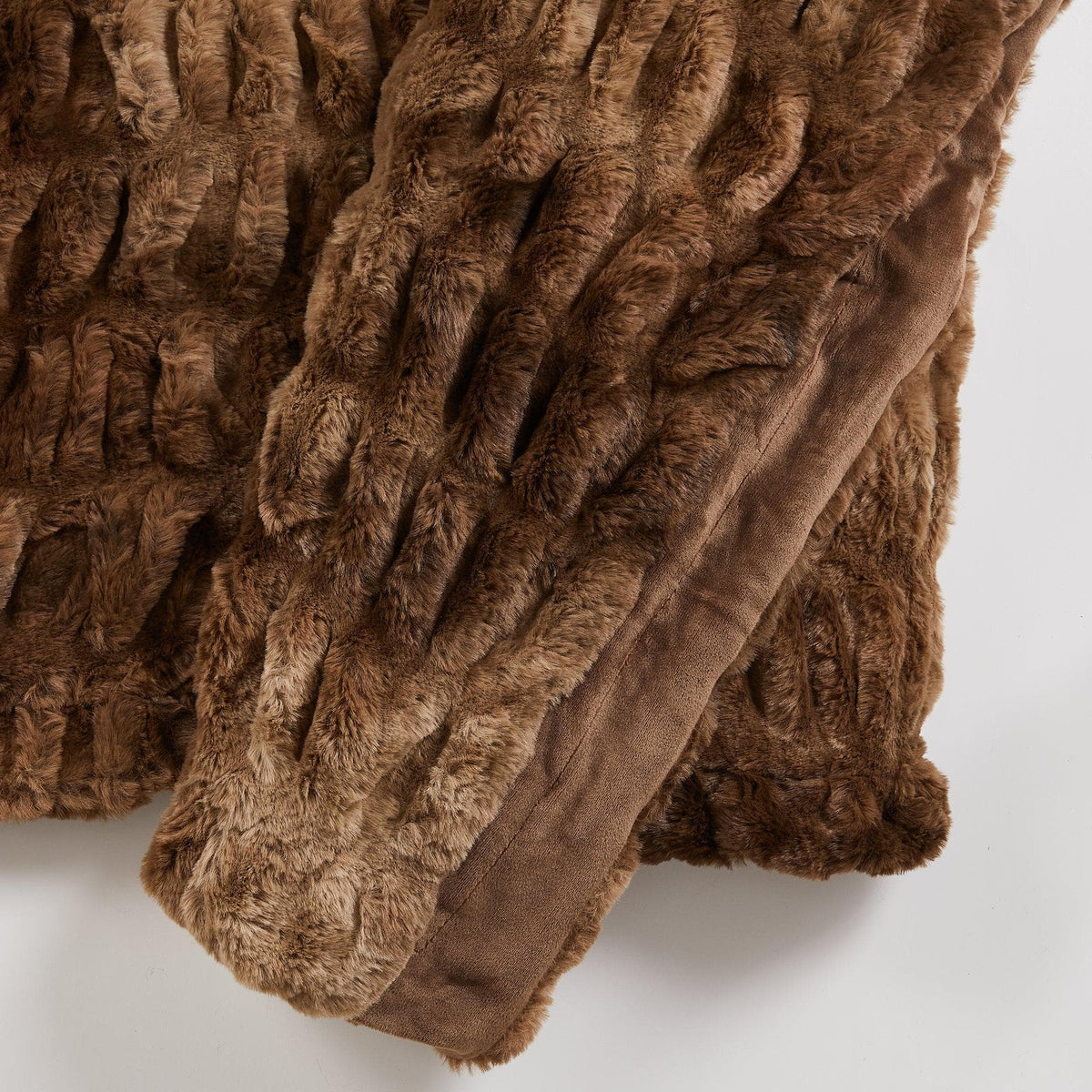 Ruched Faux Fur Throw Blanket - Alondra, photo 27 of 43