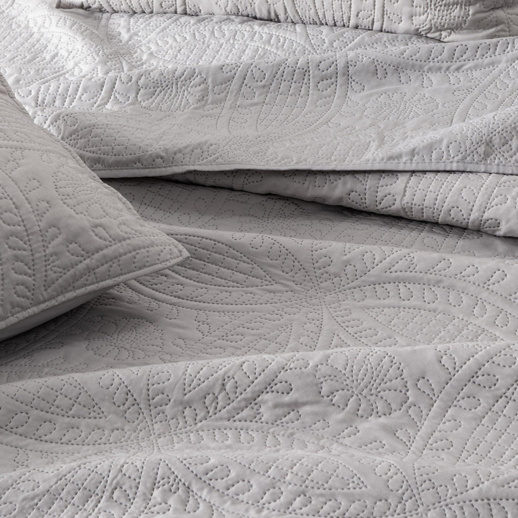 Oversized Medallion Quilt Set - Clara Collection, photo 2 of 20