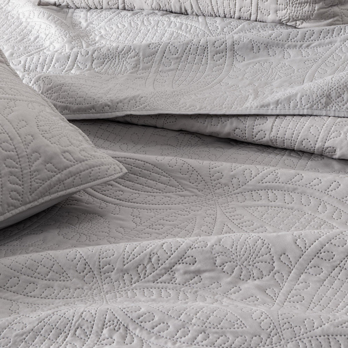 Oversized Medallion Quilt Set - Clara Collection, photo 2 of 20