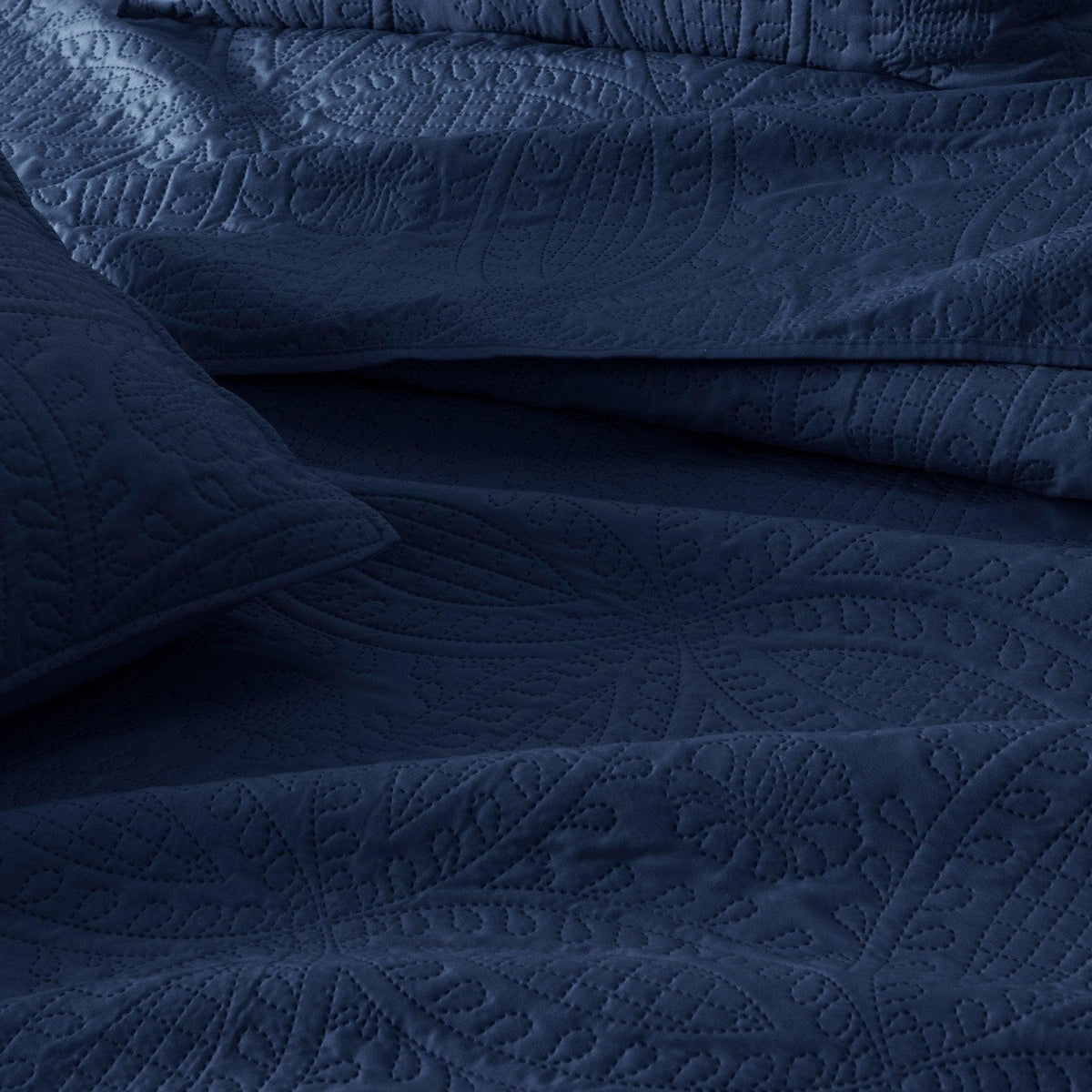 Oversized Medallion Quilt Set - Clara Collection, photo 18 of 20