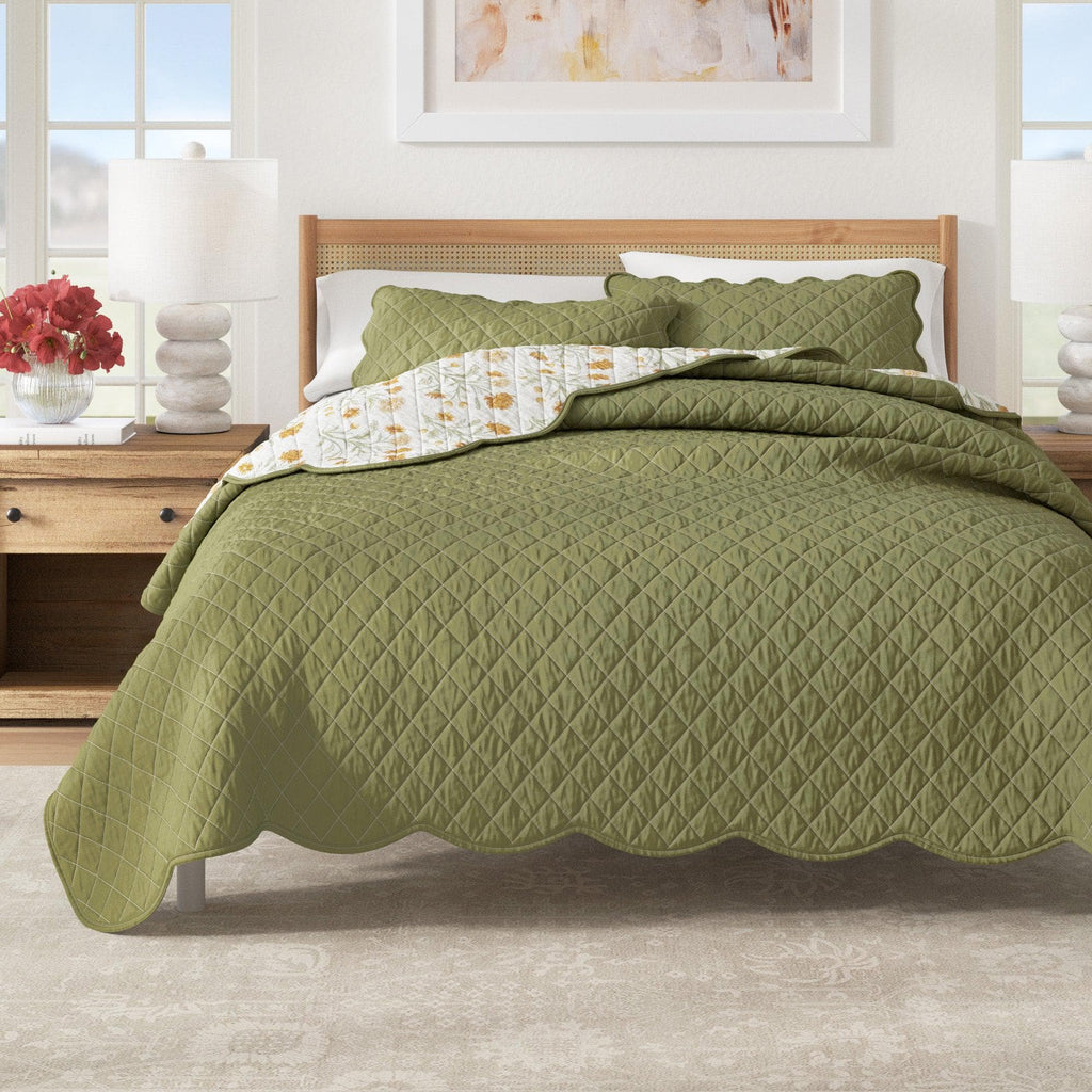 Floral Print Scalloped Edge Cotton Quilt Set - Illiana Collection