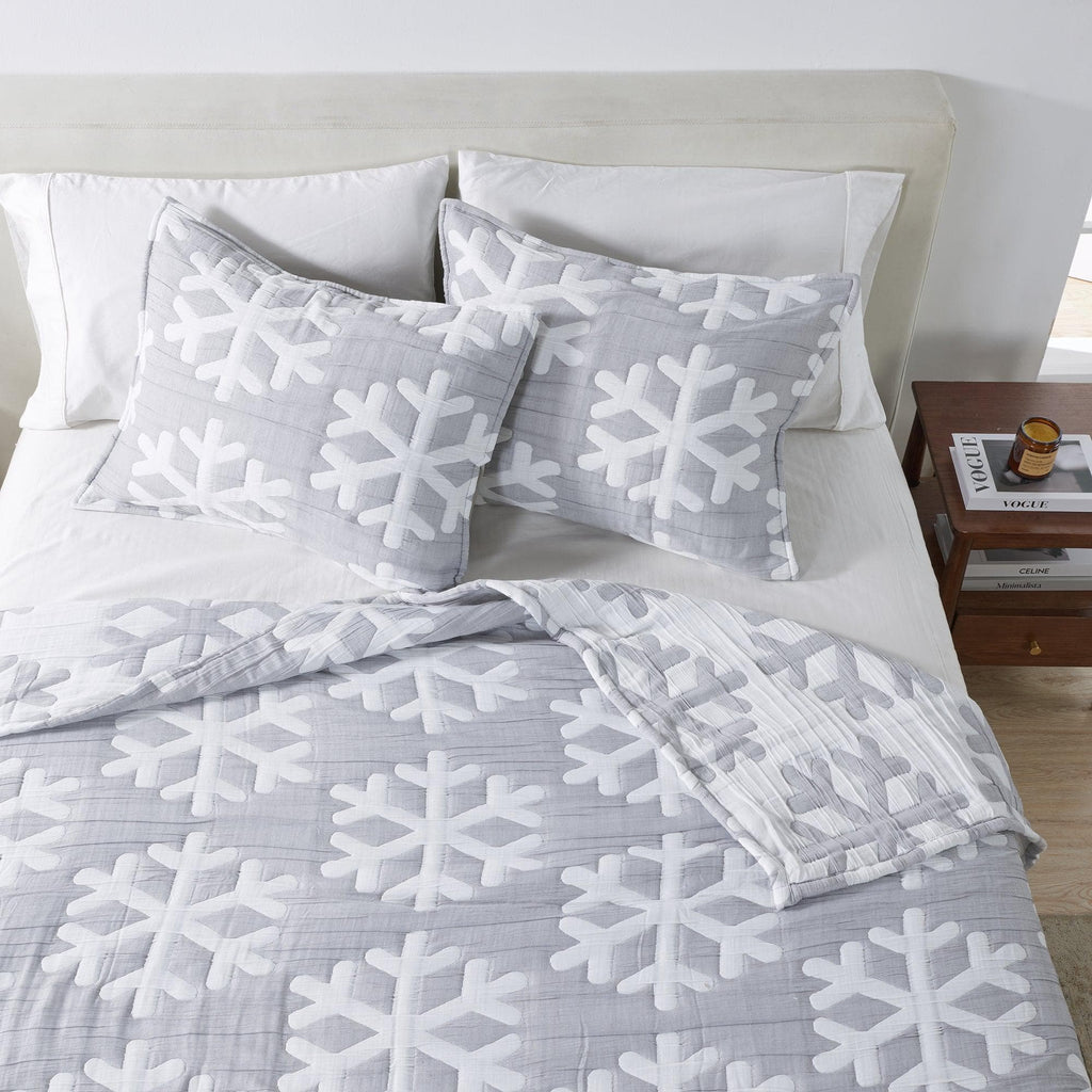 Matelassé Snowflake Quilt Set - Nino Collection, photo 8 of 24