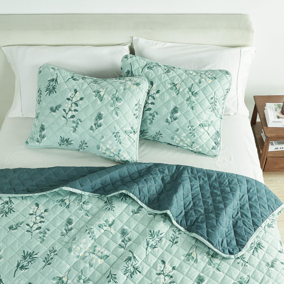 Snowy Botanical Quilt Set - Mariela Collection, photo 2 of 6