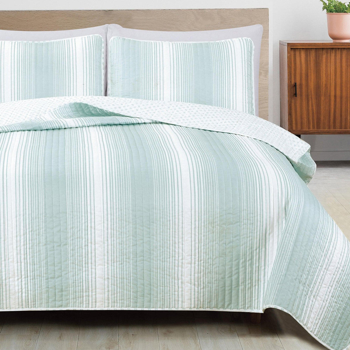 Everette Collection Ombre Striped Quilt Set, photo 7 of 16